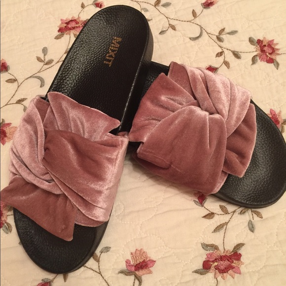 Shoes - New Mauve Velvet House Slippers/Slides